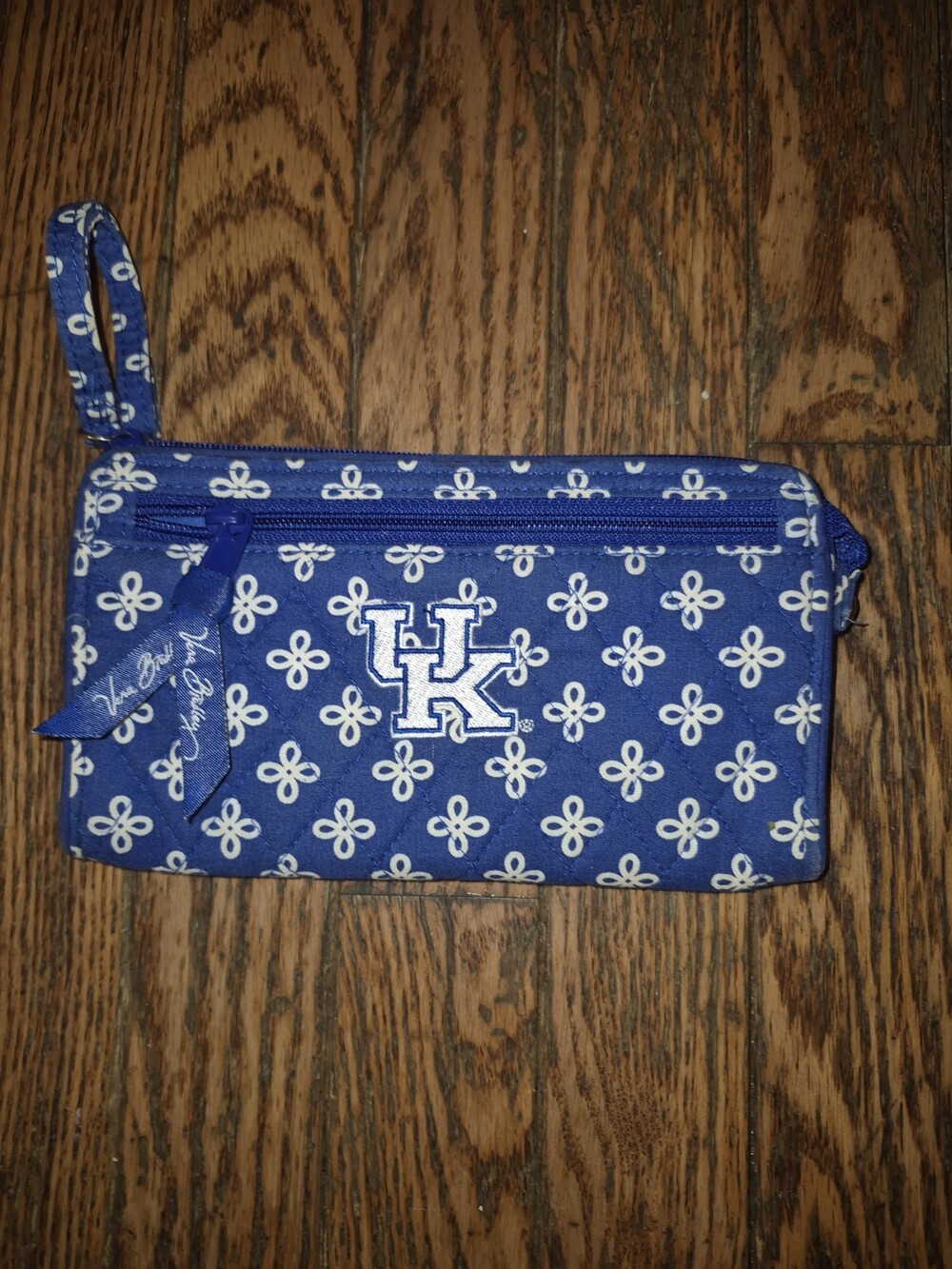 Vera Bradley University of Kentucky Front-Zip Wristlet Blue White Floral Quilted